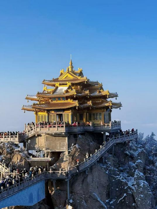 图12 金顶采取明清宫廷建筑风格.png