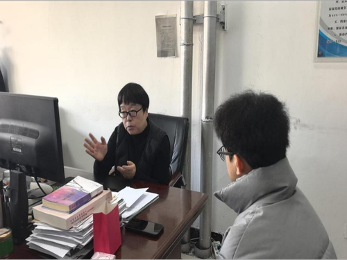 图16 文化馆负责人介绍土右旗非遗特色项目.png