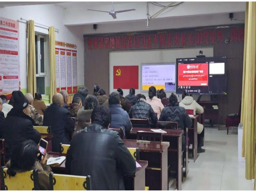 图6 村委会教学现场.png