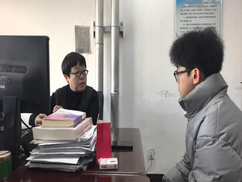 图17 文化馆负责人解答实践团的问题.png